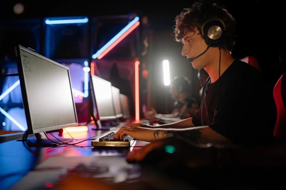 Windows 11 : votre souris lague en plein jeu vidéo ? C’est encore la faute de Microsoft