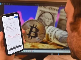 « Depuis plusieurs mois, les cryptorapts se multiplient » : quatre commanditaires interpellés en Auvergne Rhône-Alpes