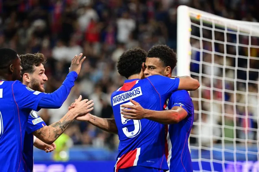Le PSG remporte la Supercoupe d'Europe pour la deuxième fois de suite en dominant Aston Villa