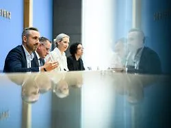 Kraftstrotzend und zögerlich: Nach der Wahl lässt die AfD die neuen Muskeln spielen