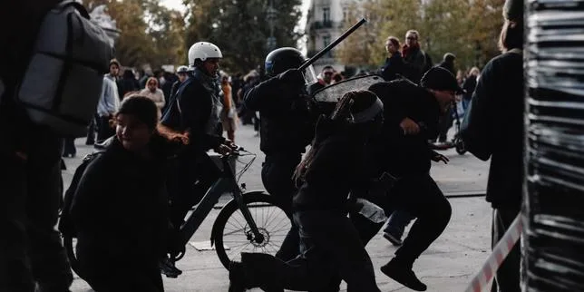 EN DIRECT, mobilisation du 17 octobre : les tensions subsistent à Paris ou à Lyon et les condamnations politiques se multiplient avant l’allocution d’Emmanuel Macron