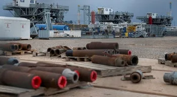 Preço do petróleo Brent recua quase 3% e negoceia abaixo dos 104 dólares