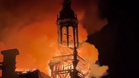 French city hall goes up in flames amid nationwide unrest (VIDEOS)