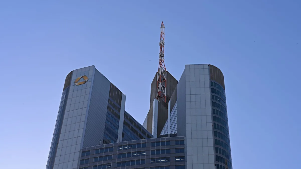 40.000 Mitarbeiter betroffen - EZB erlaubt Unicredit Übernahme der Commerzbank