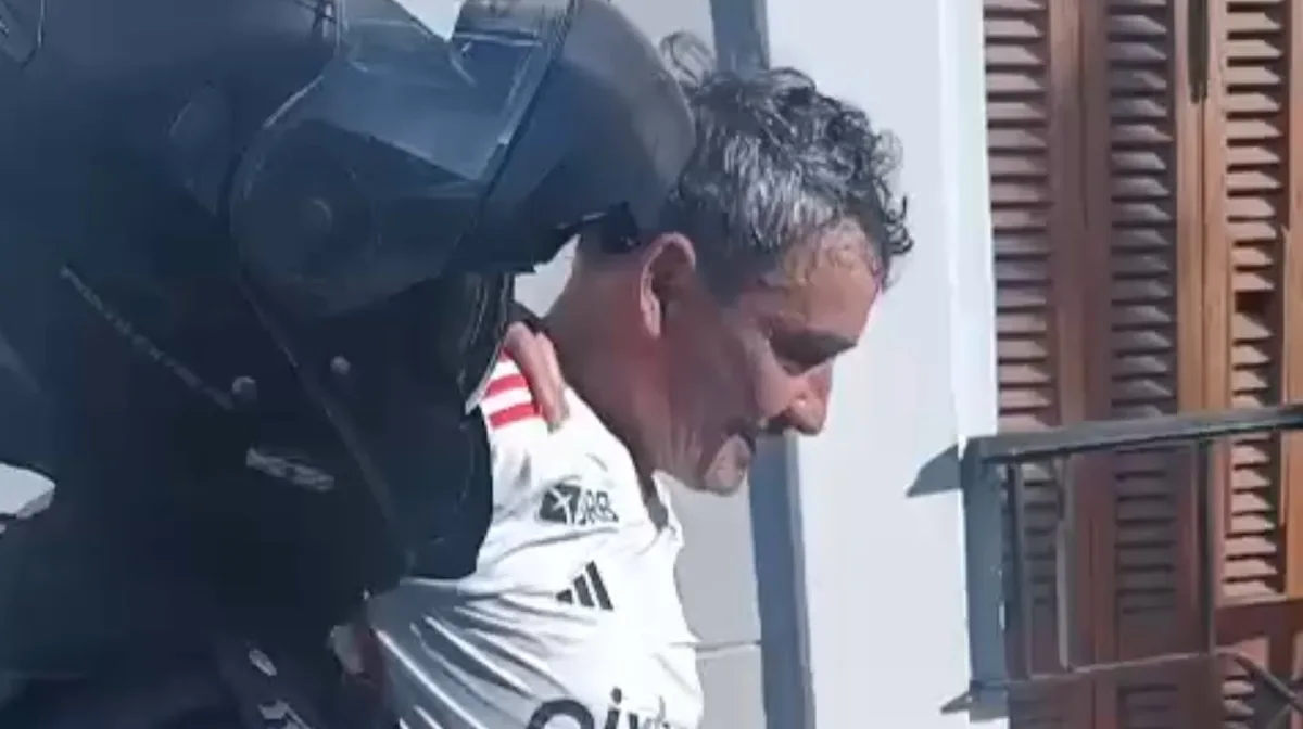 Detuvieron a Bebote Álvarez, histórico líder de la barra de Independiente, acusado de integrar una banda de narcotraficantes