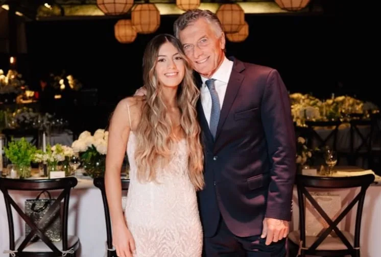 Mauricio Macri mostró fotos de los 15 de Antonia: el vestido bordado, el baile y los detalles de la fiesta
