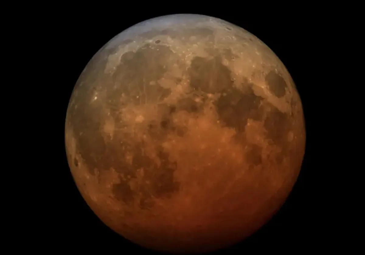 A qué hora es el Eclipse lunar parcial hoy en cada municipio de España, cuánto dura, cuándo termina y dónde ver gratis online