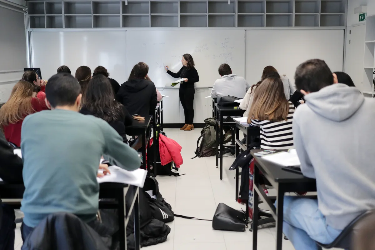 DGEEC identifica 21 escolas que repetem o padrão de notas há oito anos