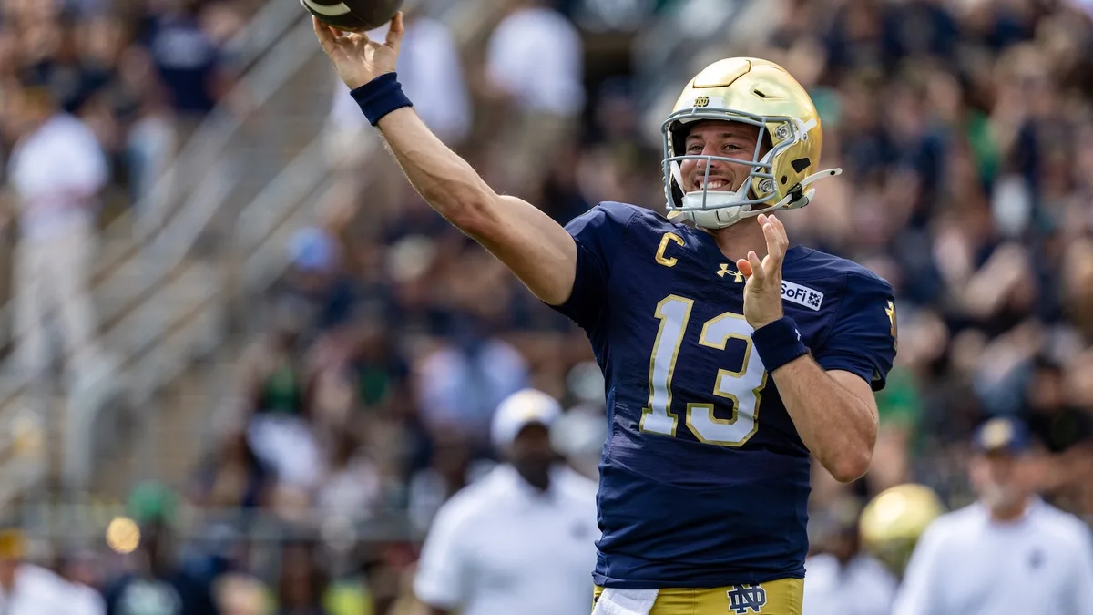 C.J. Carr throws for 4 touchdowns as No. 3 Notre Dame routs visiting Rice 52-0