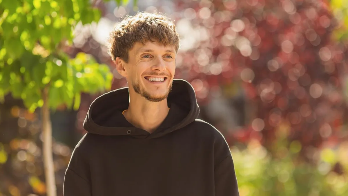 55 Prozent Rabatt: Beliebter Adidas-Hoodie für Männer bei Amazon reduziert