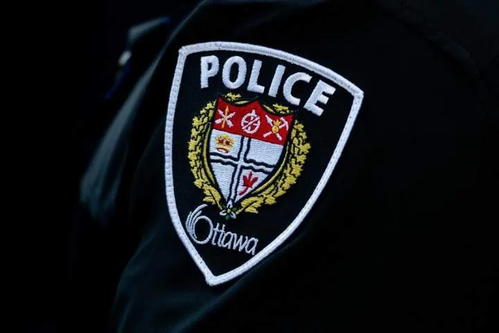 Ottawa police investigate after more than 100 unknown pills found scattered in parks