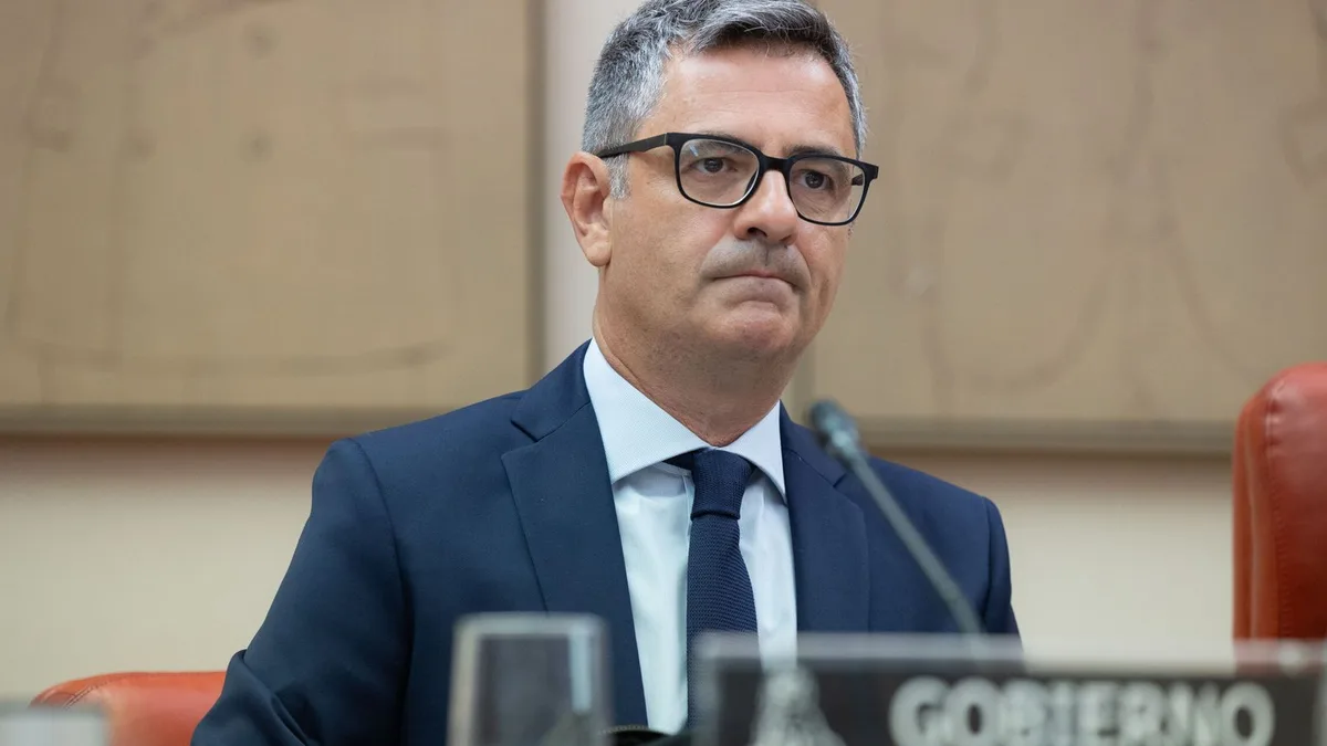 Bolaños pide "confianza y tranquilidad" a los ciudadanos ceutíes tras las protestas y agresiones de la noche del miércoles