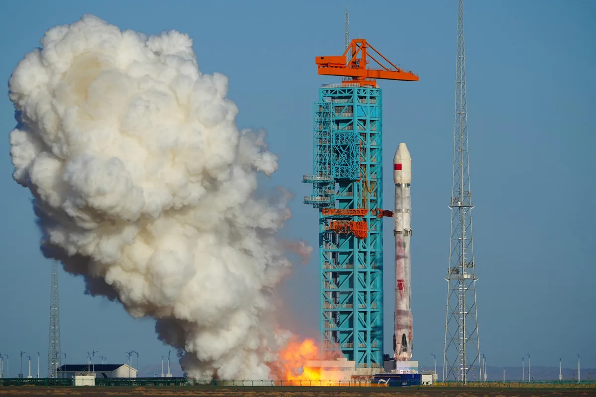 Por primera vez, China recupera por primera vez en tierra una etapa de cohete espacial