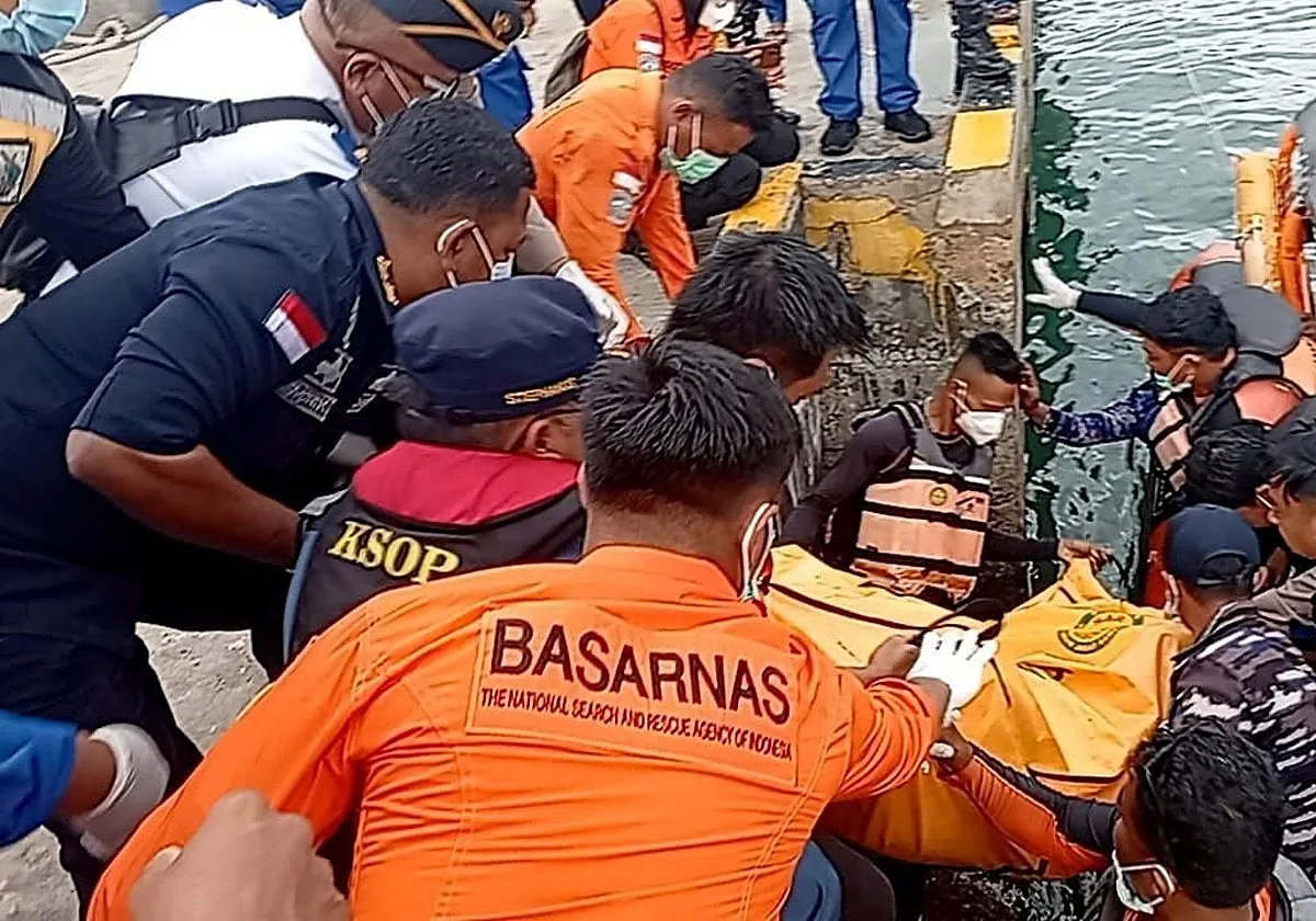 La muerte de cuatro españoles por naufragio en Indonesia se salda con ocho meses de cárcel