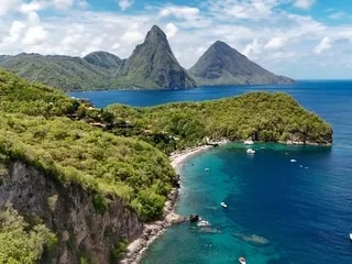 Lofoten, Sainte-Lucie, Porto Santo… Ces dix îles séduisent de plus en plus les voyageurs