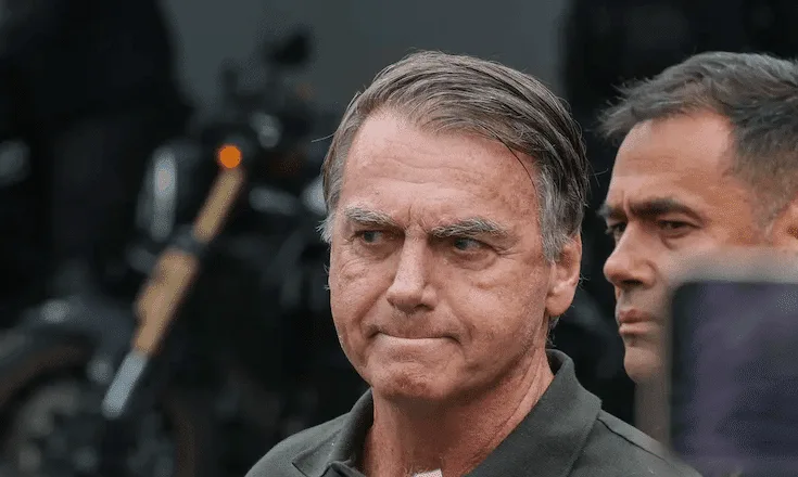 Bolsonaro pede a Moraes retorno de assessores presos no caso dos cartões de vacina