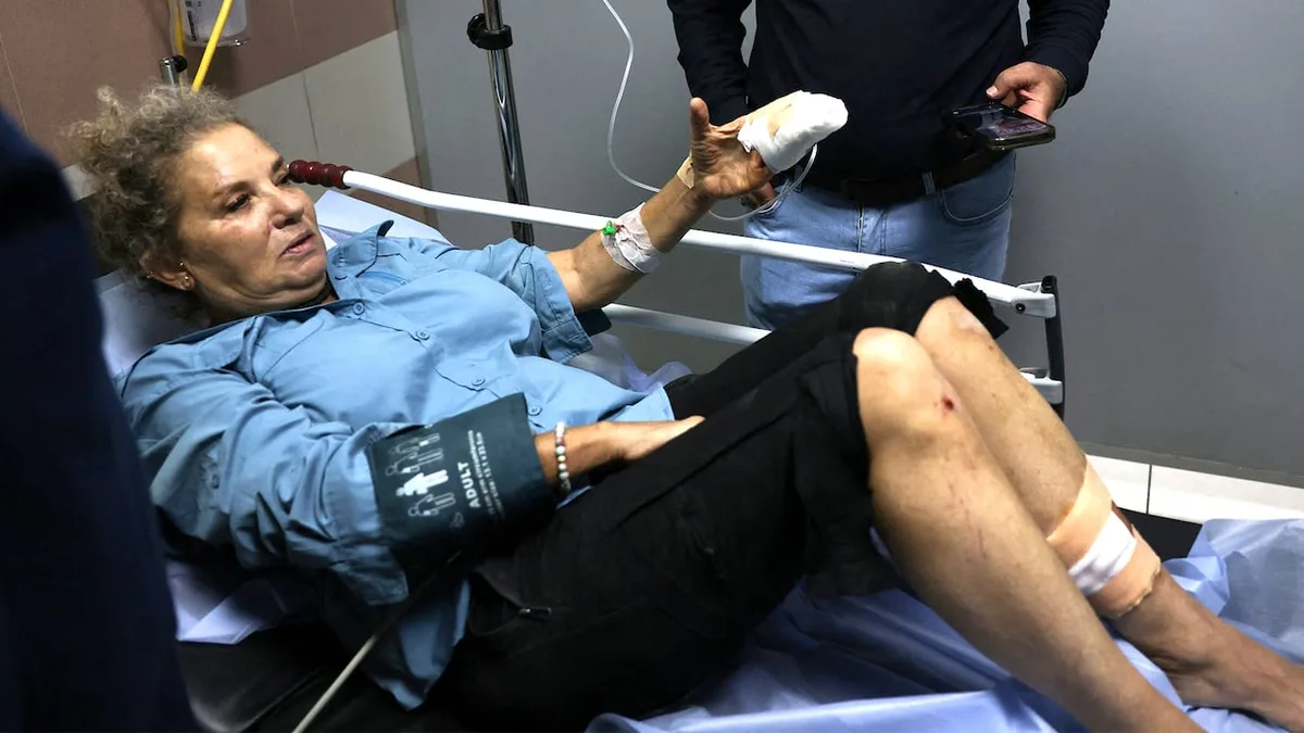Israeli settlers attack and beat Palestinians, U.S. journalist in West Bank