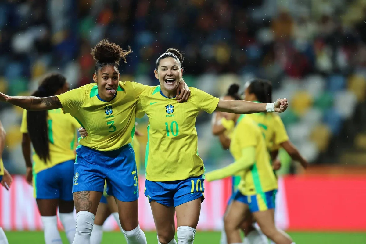 Câmara derruba obrigatoriedade de escolas marcarem férias durante Copa do Mundo feminina