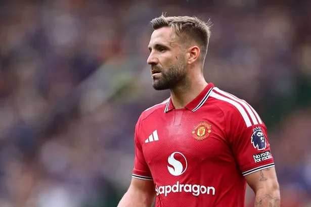 How Man Utd managed to end up without a new left-back despite late call to rivals