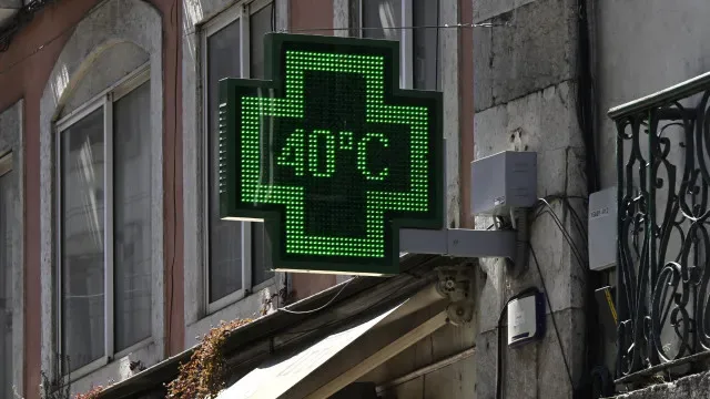 Verão despede-se com termómetros "bastante acima do normal". Que esperar?