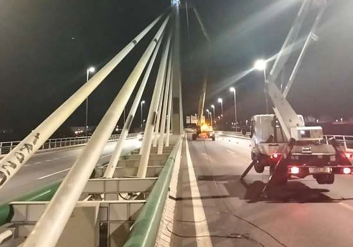 La Junta revisa los tirantes del Puente de Andalucía para garantizar la seguridad de la estructura