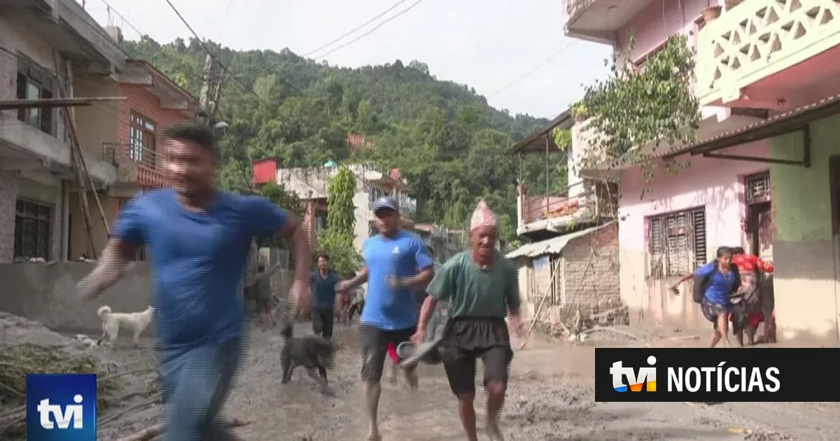 À procura de 1.400 pessoas no Nepal (e três deles são portugueses)