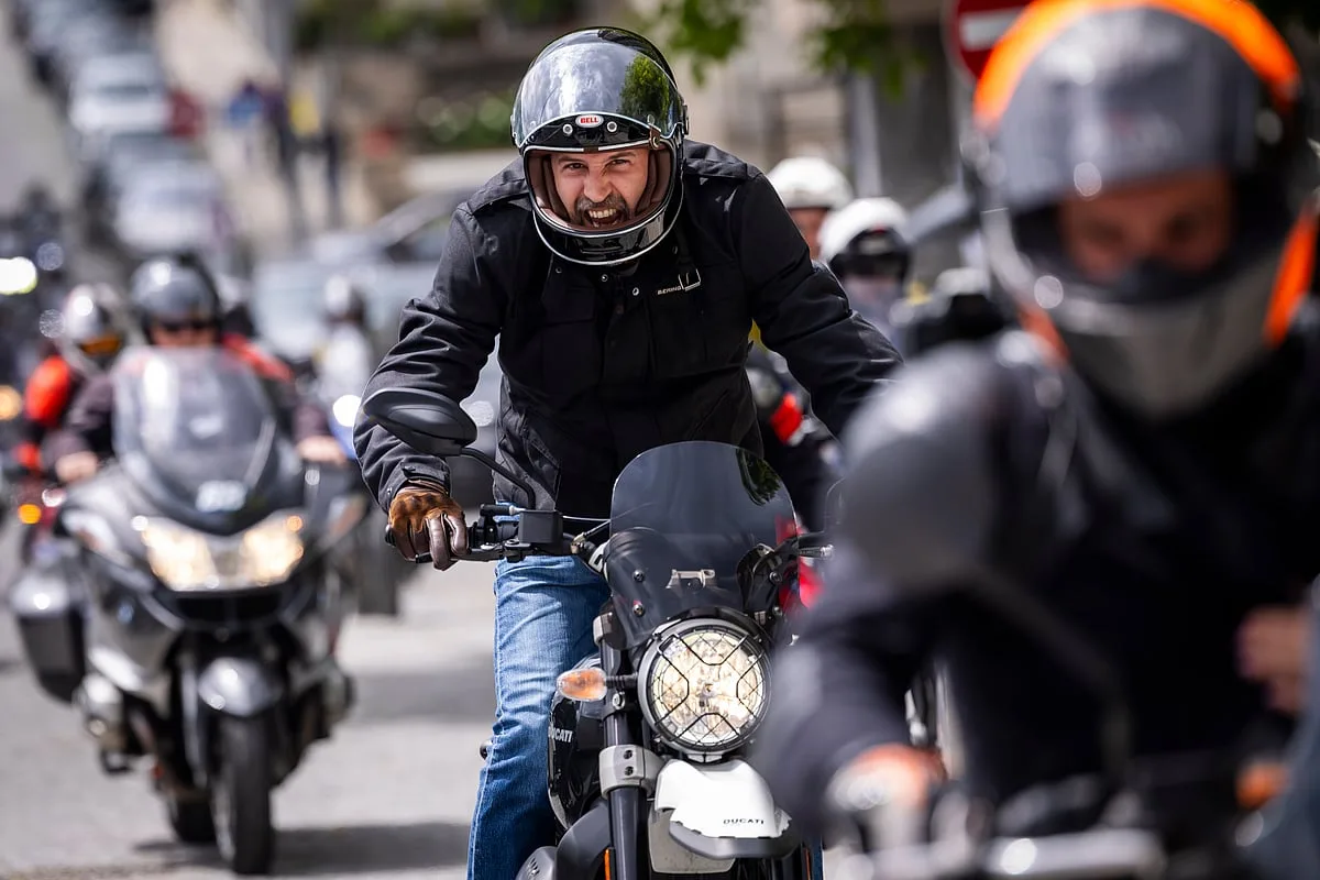 Carros que veem motos: sistema que deteta os 'duas rodas' invisíveis já em teste nas ruas