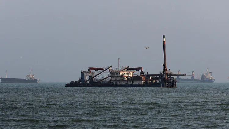 Iran defiant over Strait of Hormuz as US-Iran tensions continue