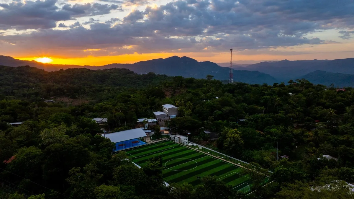 Inauguraron un centro deportivo que beneficiará a más de 5,000 habitantes en el oriente salvadoreño