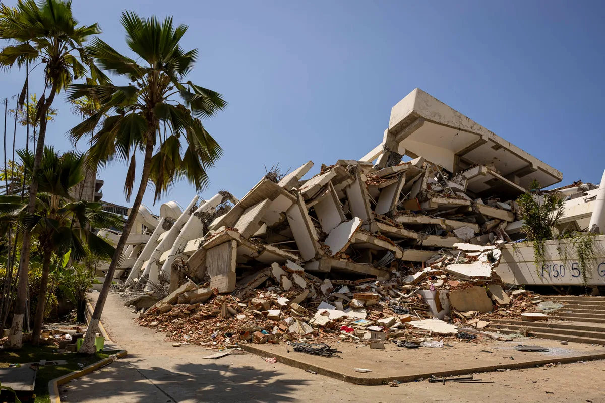 Hallan los cuerpos de siete miembros de una familia en Residencias Bahía Mar tras 55 días del terremoto