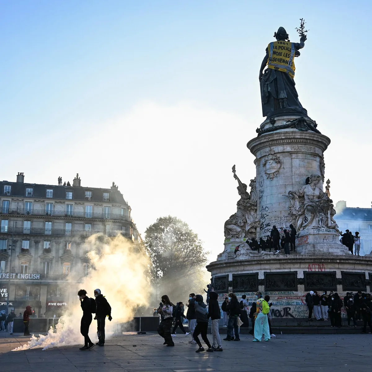 2.000 Festnahmen - Erneute Ausschreitungen in Paris - Frankreichs Präsident Macron hält Fernsehansprache