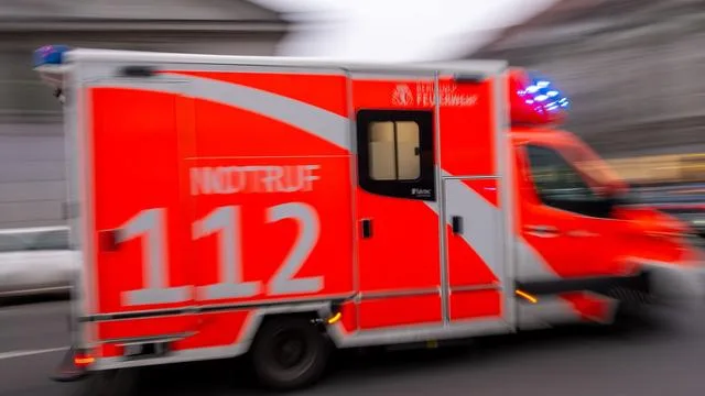 Unfälle: Lkw erfasst Fußgänger - 85-Jähriger stirbt