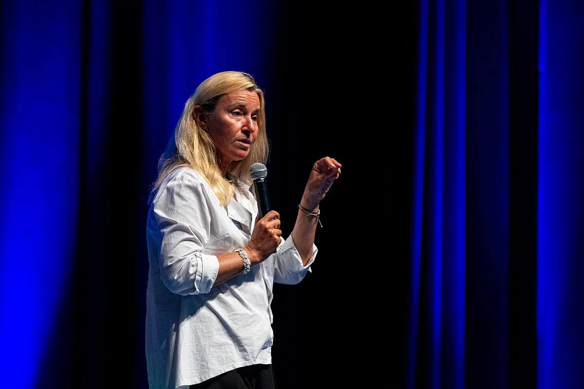 Mogherini alerta jovens para futuro sob “a lei do mais forte”