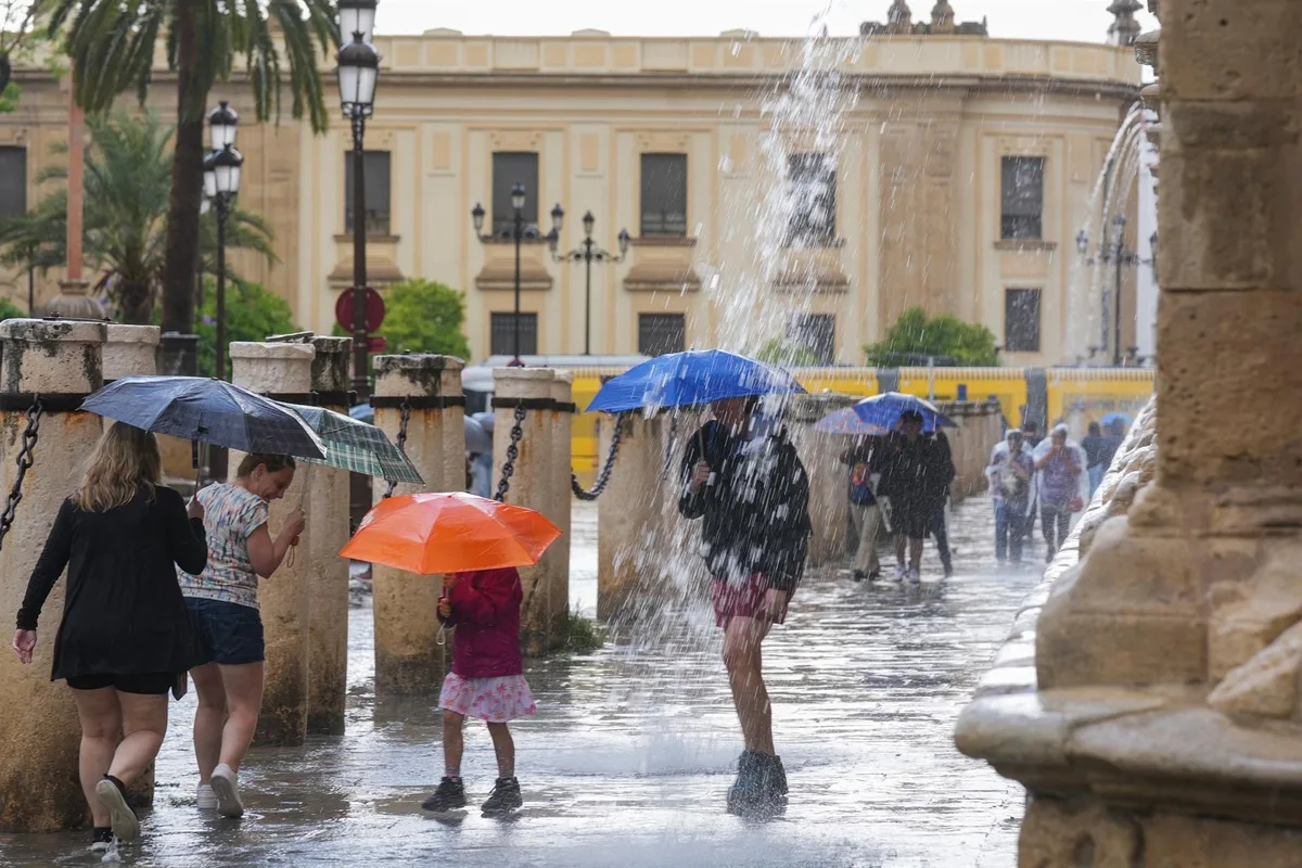 La Aemet activa avisos en diez comunidades autónomas por tormentas intensas y fuertes rachas de viento