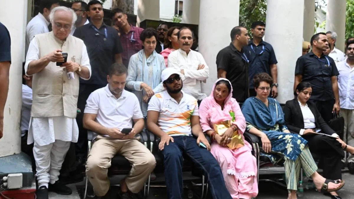 Rahul Gandhi dharna in Delhi LIVE: Congress leader demands FIR over pellet gun use in student protest