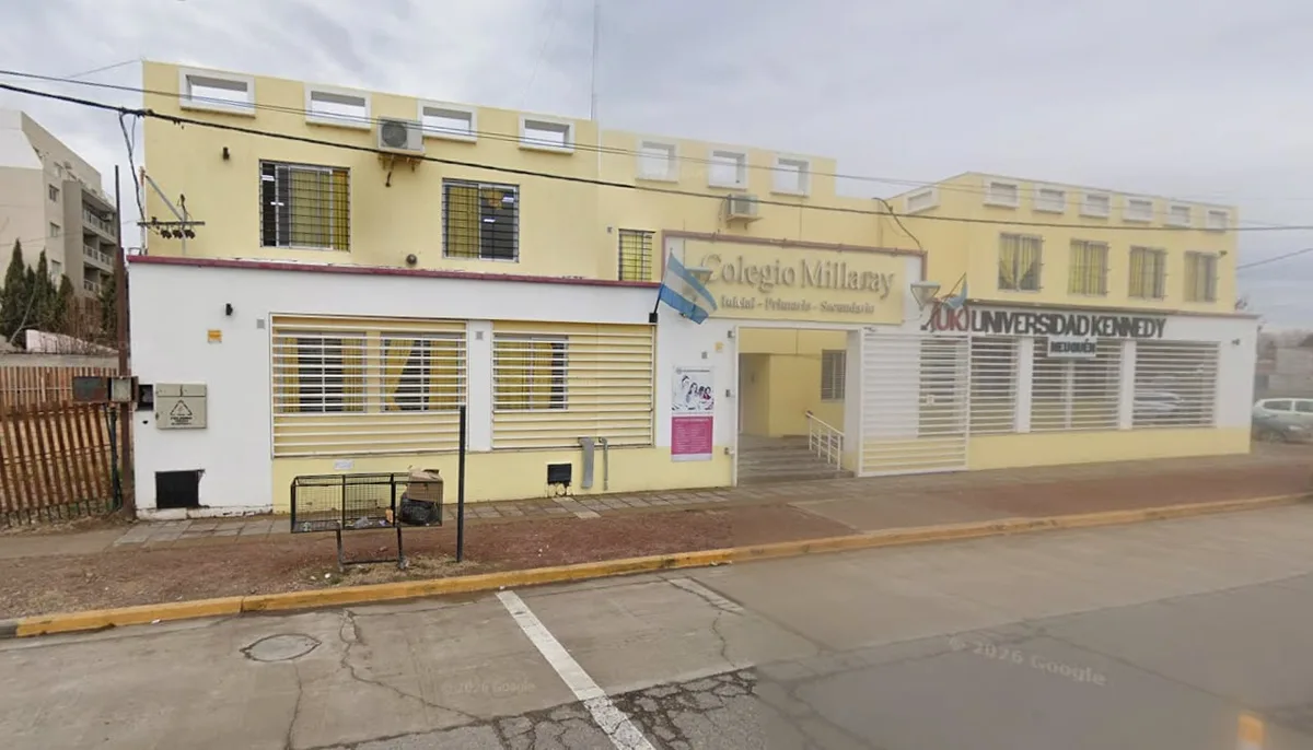 Un nene de 6 años lleva más de 20 horas encerrado en un colegio de Neuquén: la compleja trama judicial detrás del drama