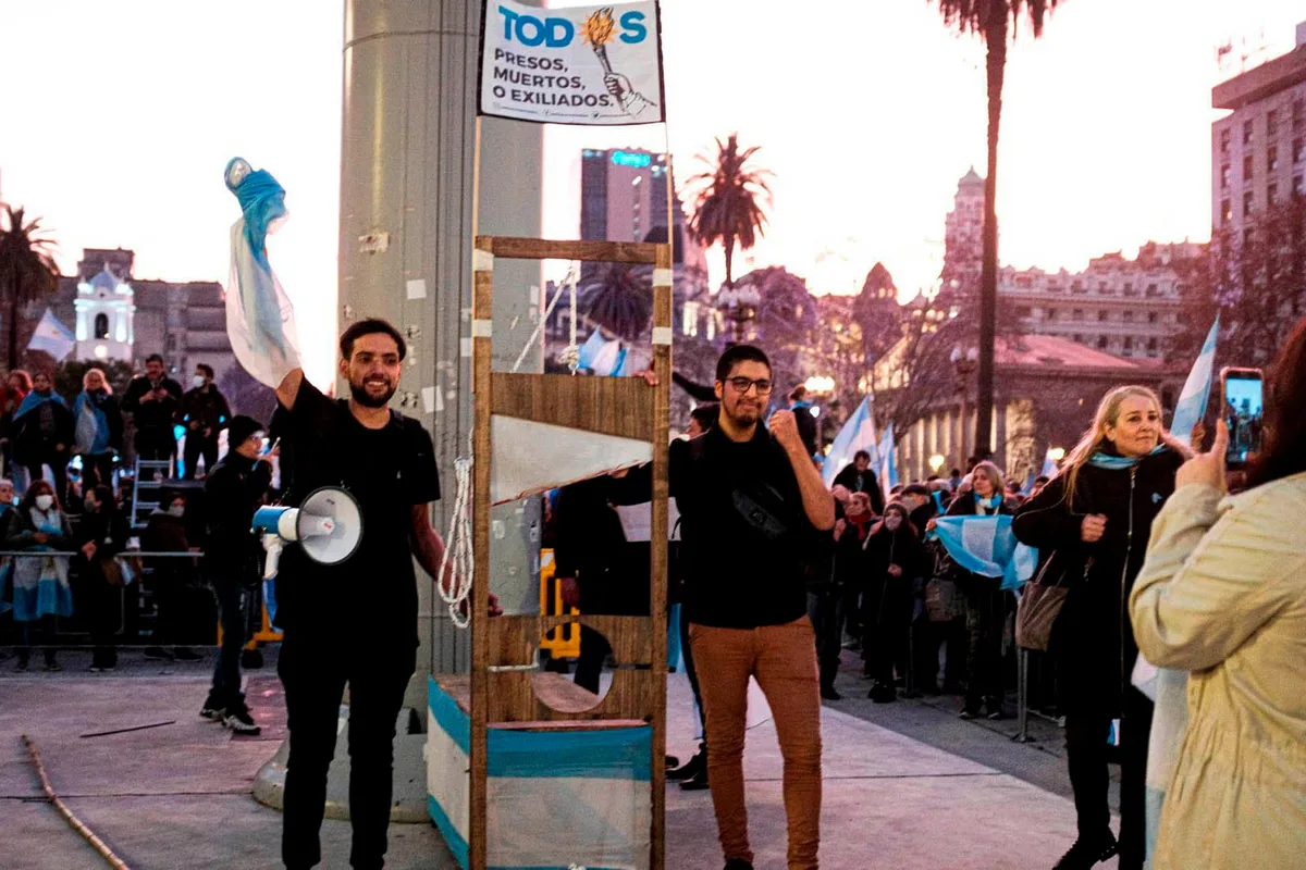 Sobreseyeron a tres hermanos del ministro Caputo en la causa que investigó el financiamiento de Revolución Federal