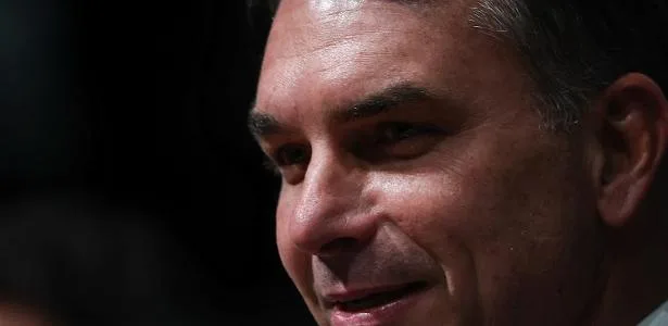 TSE manda Flávio apagar post que associa Lula a fechamento de igrejas