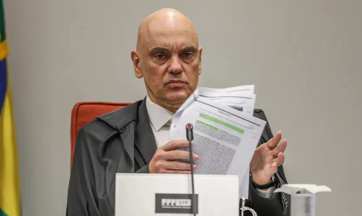 Moraes acusa Mendonça de "farsa" e desvio de finalidade em defesa