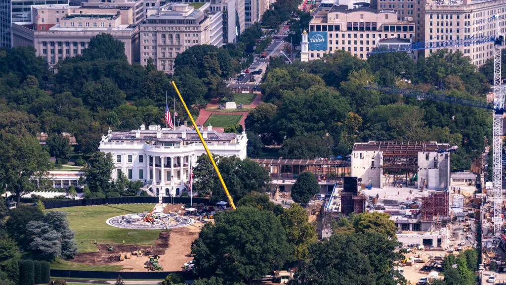 La Cour suprême autorise la construction de la salle de bal de Donald Trump à la Maison Blanche