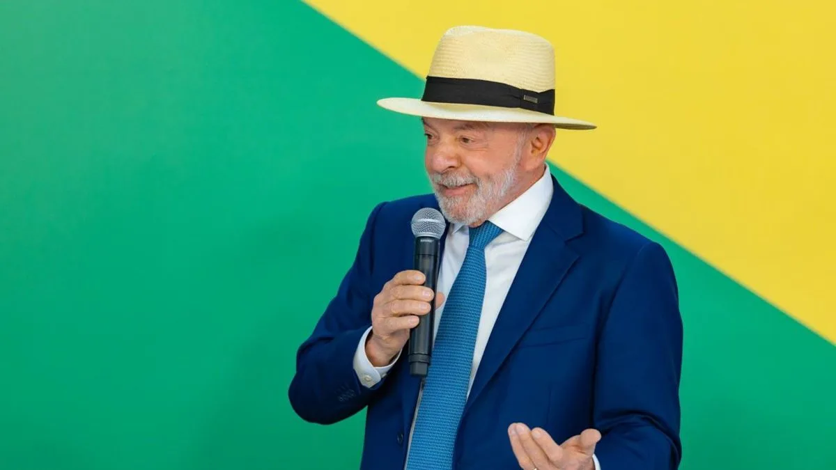 Senadora denuncia Lula ao MP por visita à Petrobras durante campanha