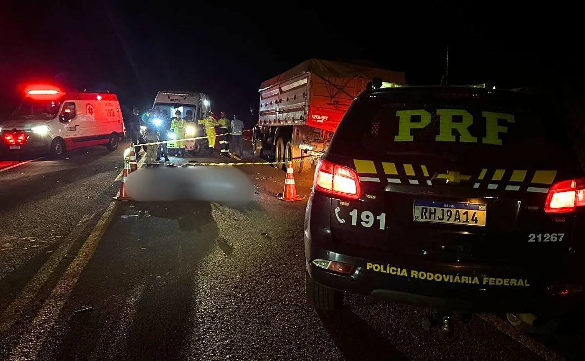 Impacto violento! Motociclista de 30 anos morre após bater na traseira de caminhão na BR-369, em Santa Mariana