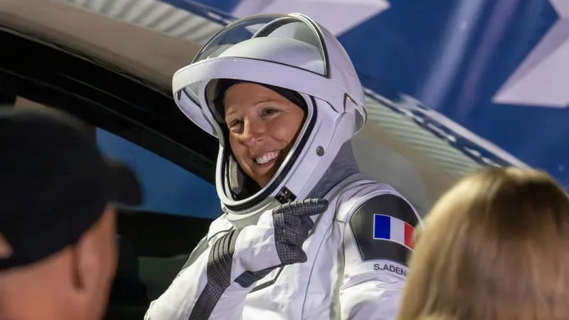 "Quelle journée!": Sophie Adenot, première astronaute française dans le vide spatial malgré une fin de mission reportée