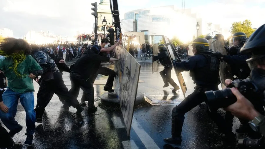 Reaktion auf Proteste: Frankreich setzt kurzfristig 3.000 Vertretungslehrer ein