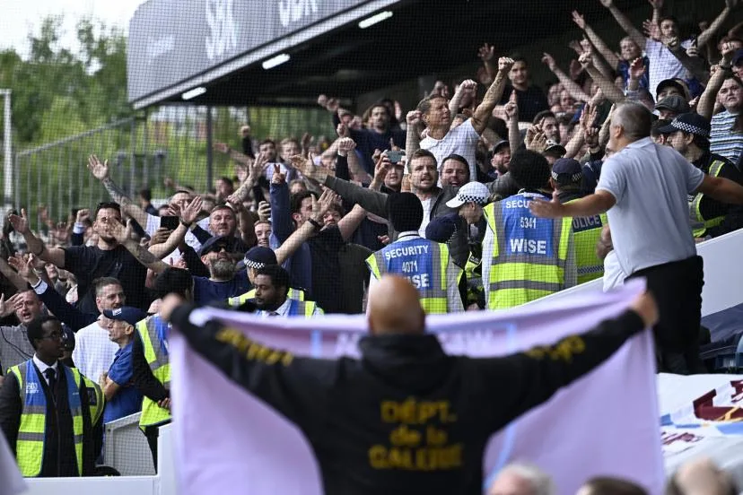 Scénario fou, rivalité exacerbée, ambiance bouillante : le derby des dockers entre Millwall et West Ham a tenu toutes ses promesses en Championship