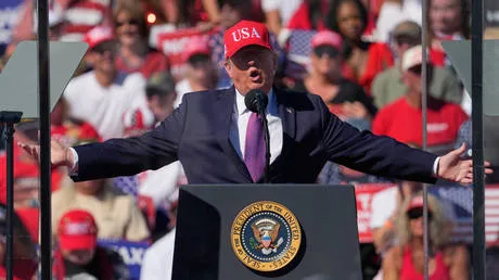Leakers should be shot – Trump