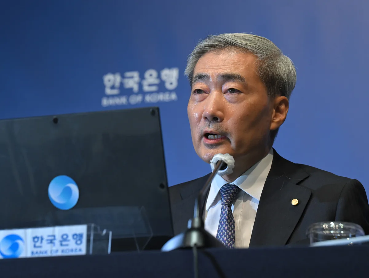 한은, 외환보유액 순위 25년 만에 돌연 비공개로 돌려···8월 증가폭 ‘역대 최대’