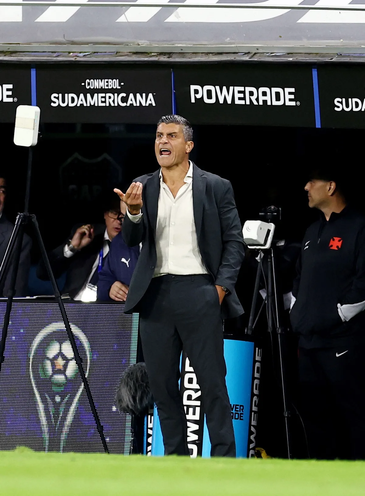 Pedro Emanuel valoriza vitória do Vasco diante do Boca e sonha com título: "Acreditamos que pode ser nosso troféu"