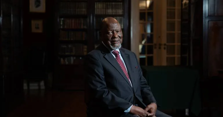 Chissano para Mondlane: "Um não é mais povo do que o outro"