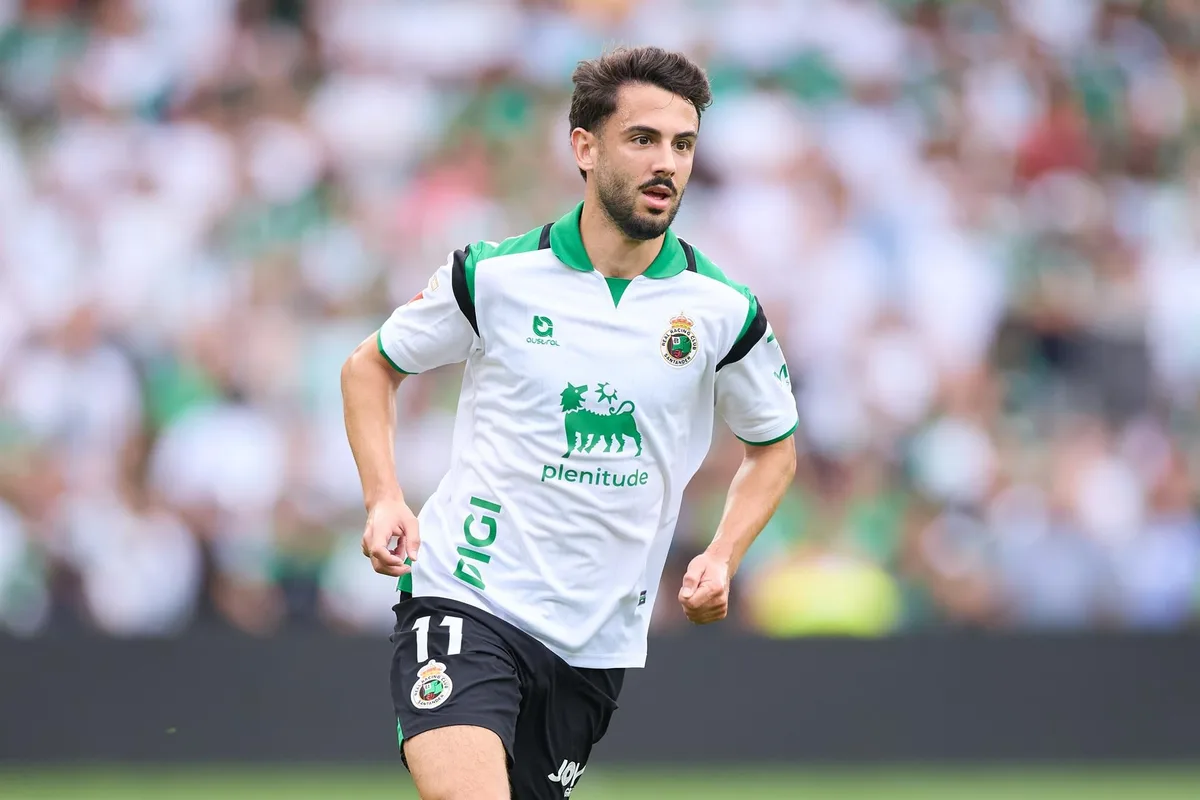 El jugador del Racing Andrés Martín sufre un esguince en la rodilla